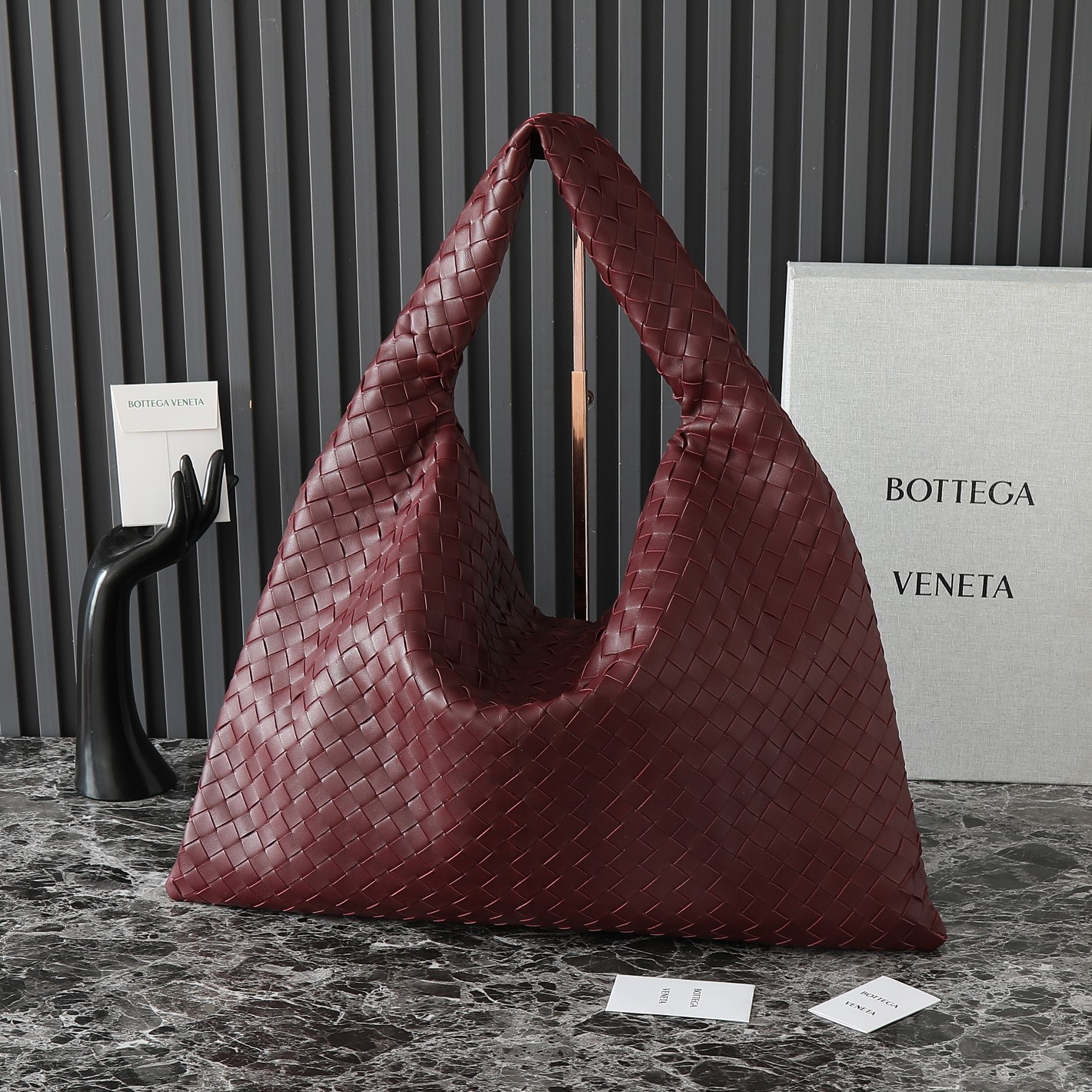 ボッテガ・ヴェネタ「Bottega Veneta」 Hop ラージショルダーバッグ