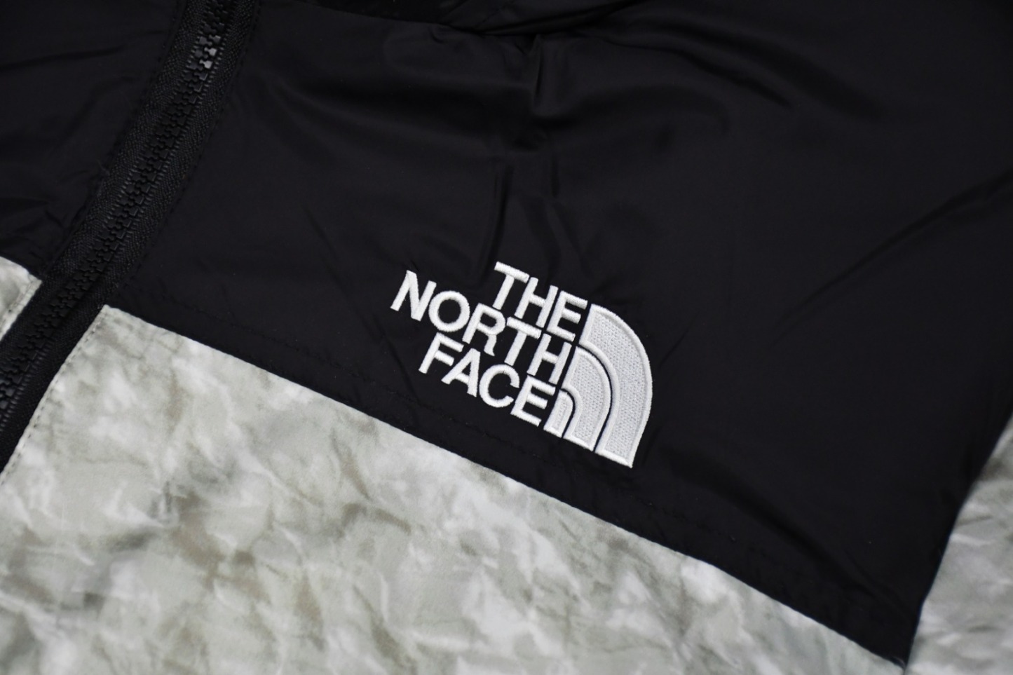 ザ・ノースフェイス「The North Face」Paper Print Nuptse ダウンジャケット