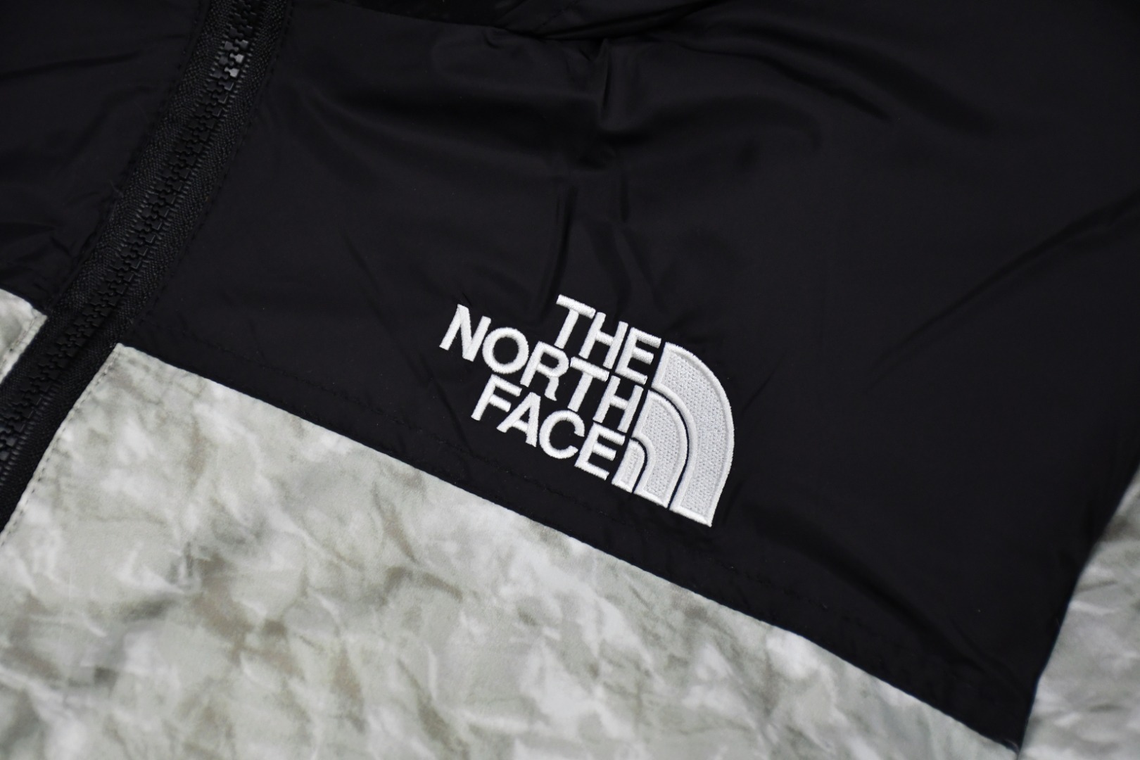 ザ・ノースフェイス「The North Face」Paper Print Nuptse ダウンジャケット