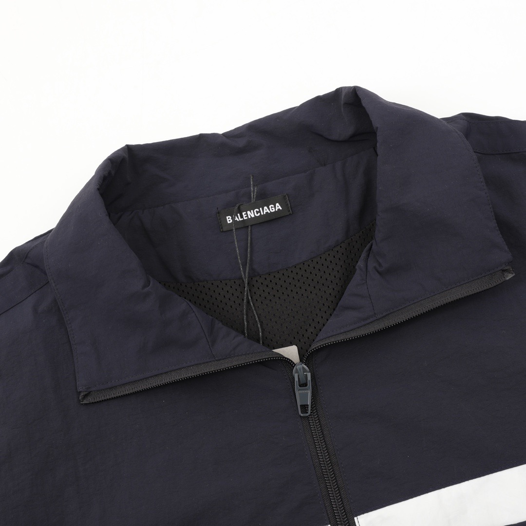 バレンシアガ「Balenciaga」BLCGコラージュアルファベットプリントジャケットポンチョ