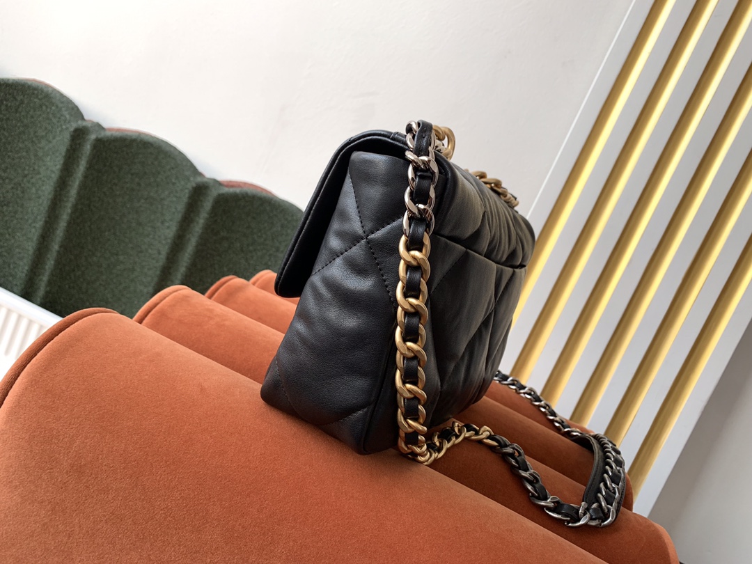 シャネル「Chanel」19 フラップ バッグ-ISETAN PRESTIGE CURATED
