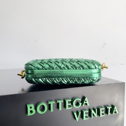 ボッテガ・ヴェネタ「Bottega Veneta」Knot ミナウディエール イブニングバッグ