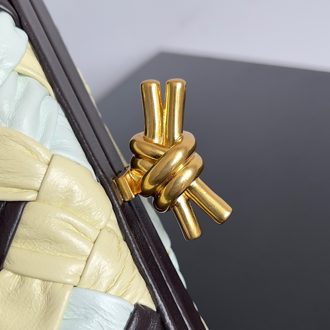 ボッテガ・ヴェネタ「Bottega Veneta」Knot イブニングバッグ クラシックリターン