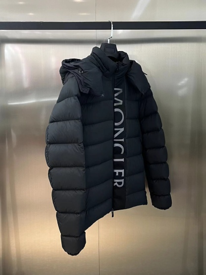 モンクレール「Moncler」ブラックウォリアー ショート ダウンジャケット