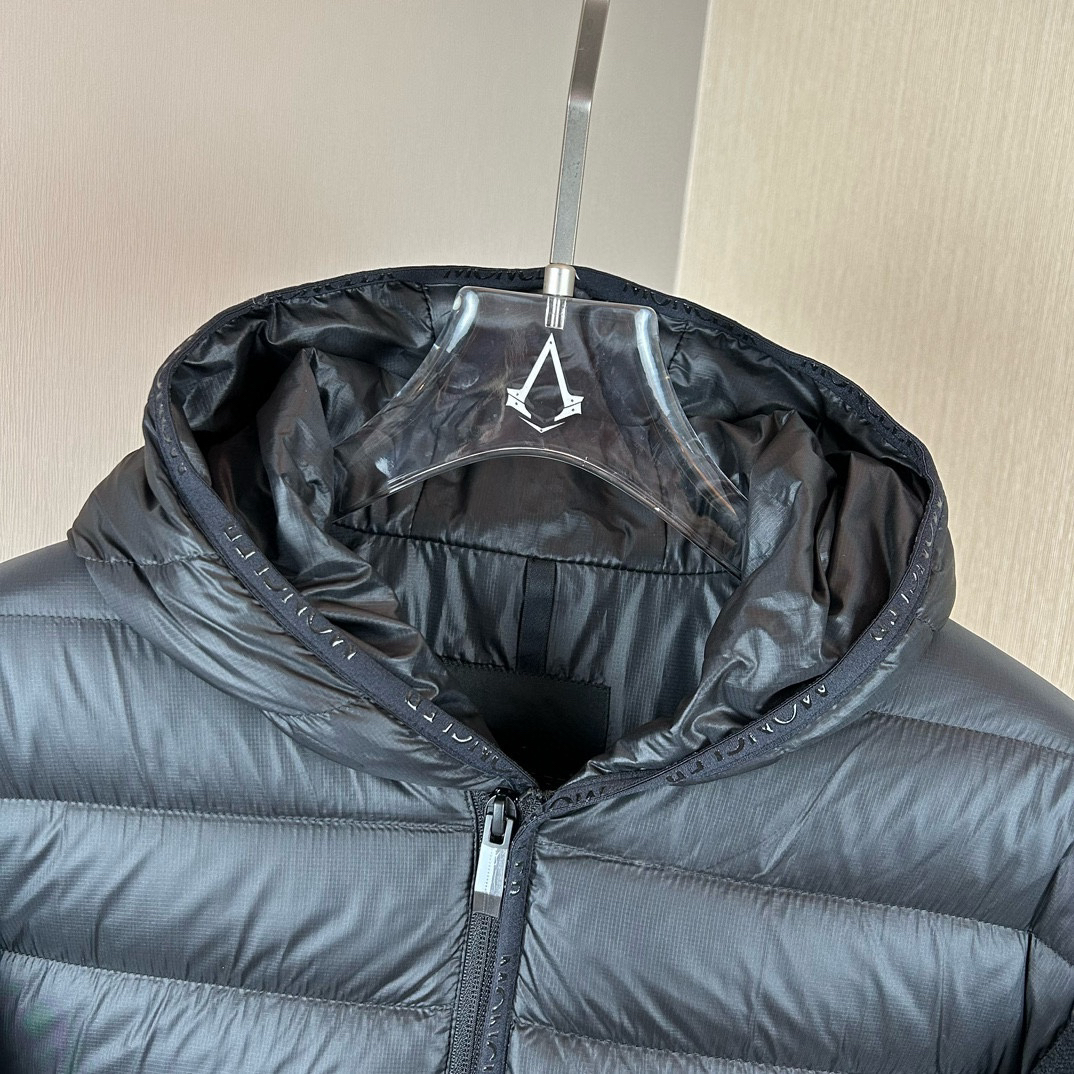 モンクレール「Moncler」ミドル丈フード付きダウンジャケット