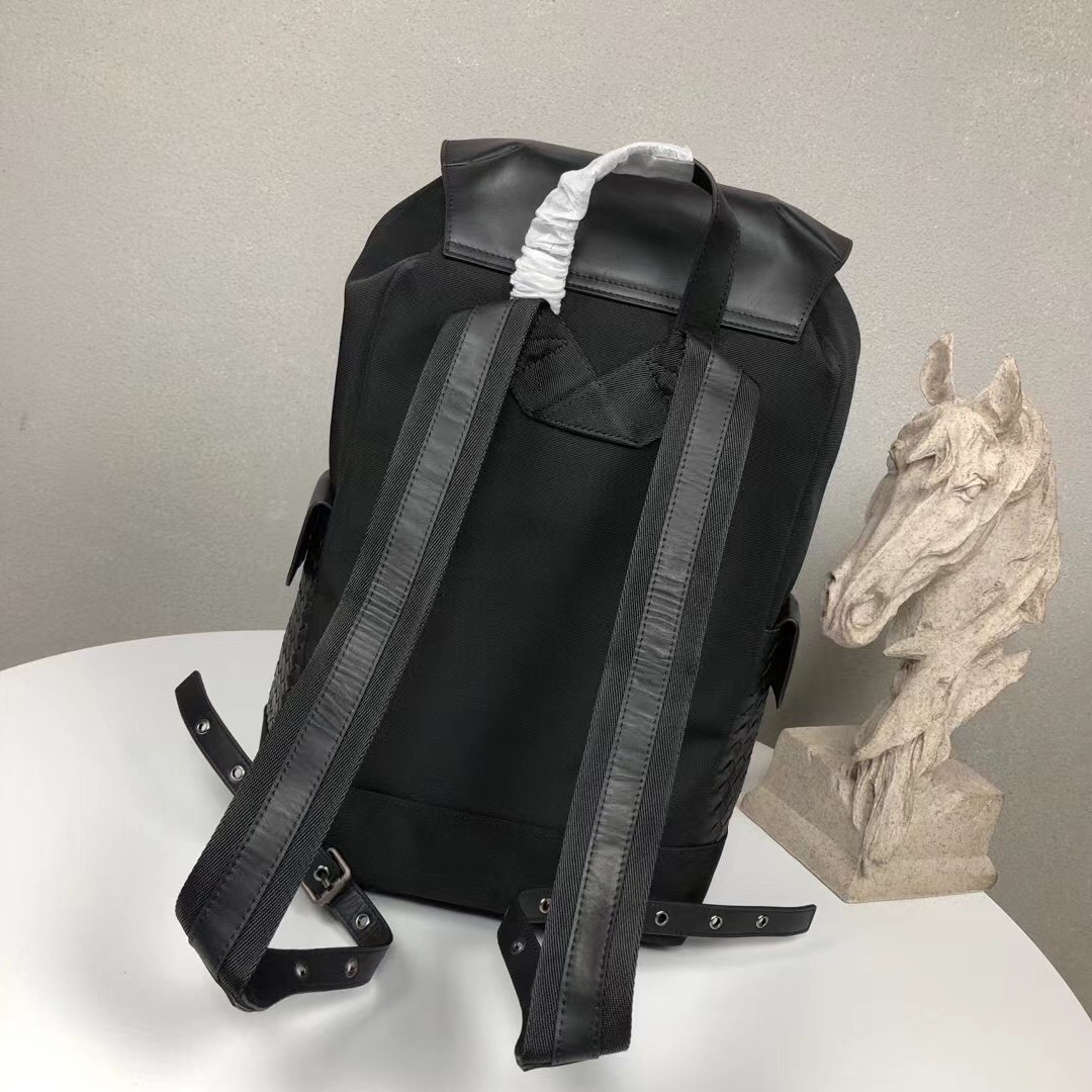 ボッテガ・ヴェネタ「Bottega Veneta」Intrecciato メンズリュックサック