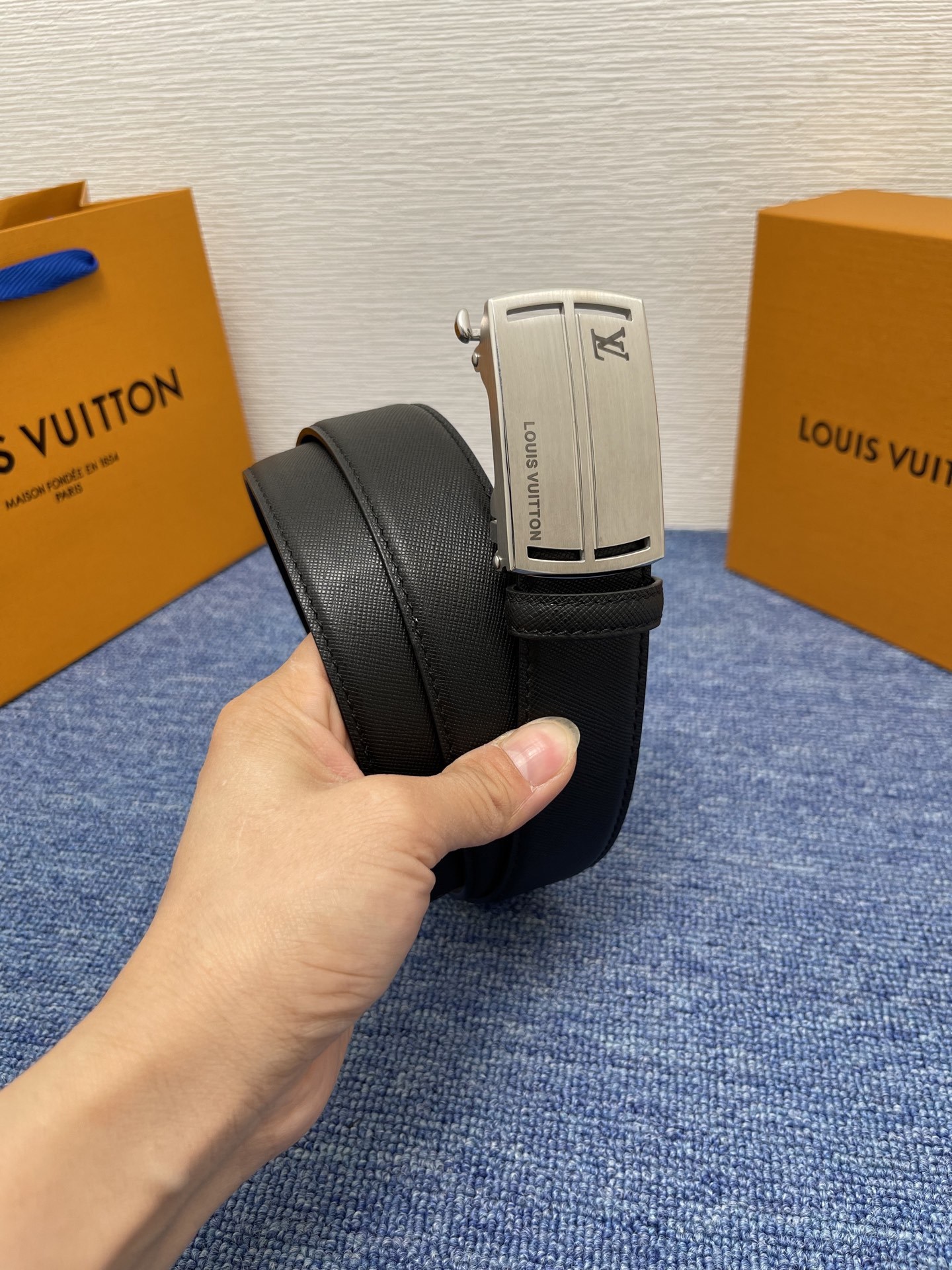 ルイ・ヴィトン「Louis Vuitton」新作 スムースレザー オートロック ベルト メンズ100CM