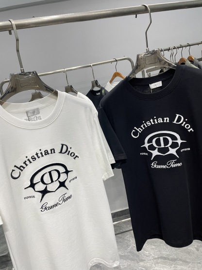 ディオール「Dior」CDロゴ立体刺繍半袖Tシャツ
