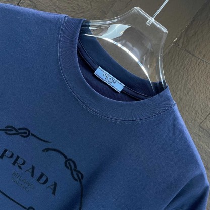 プラダ「Prada」2025春夏 ヘビーウェイトコットン ロゴ植毛半袖Tシャツ