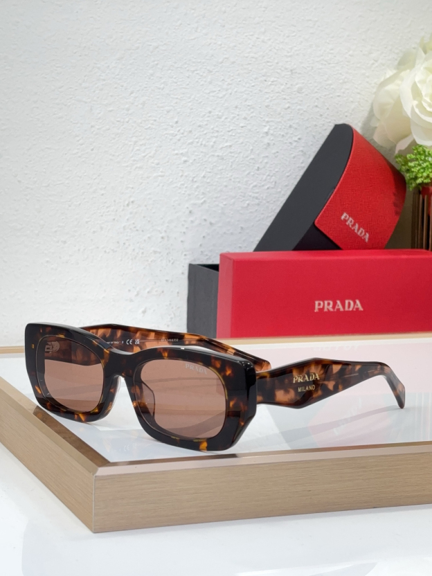 プラダ「Prada」Linea Rossa 2025 サングラス
