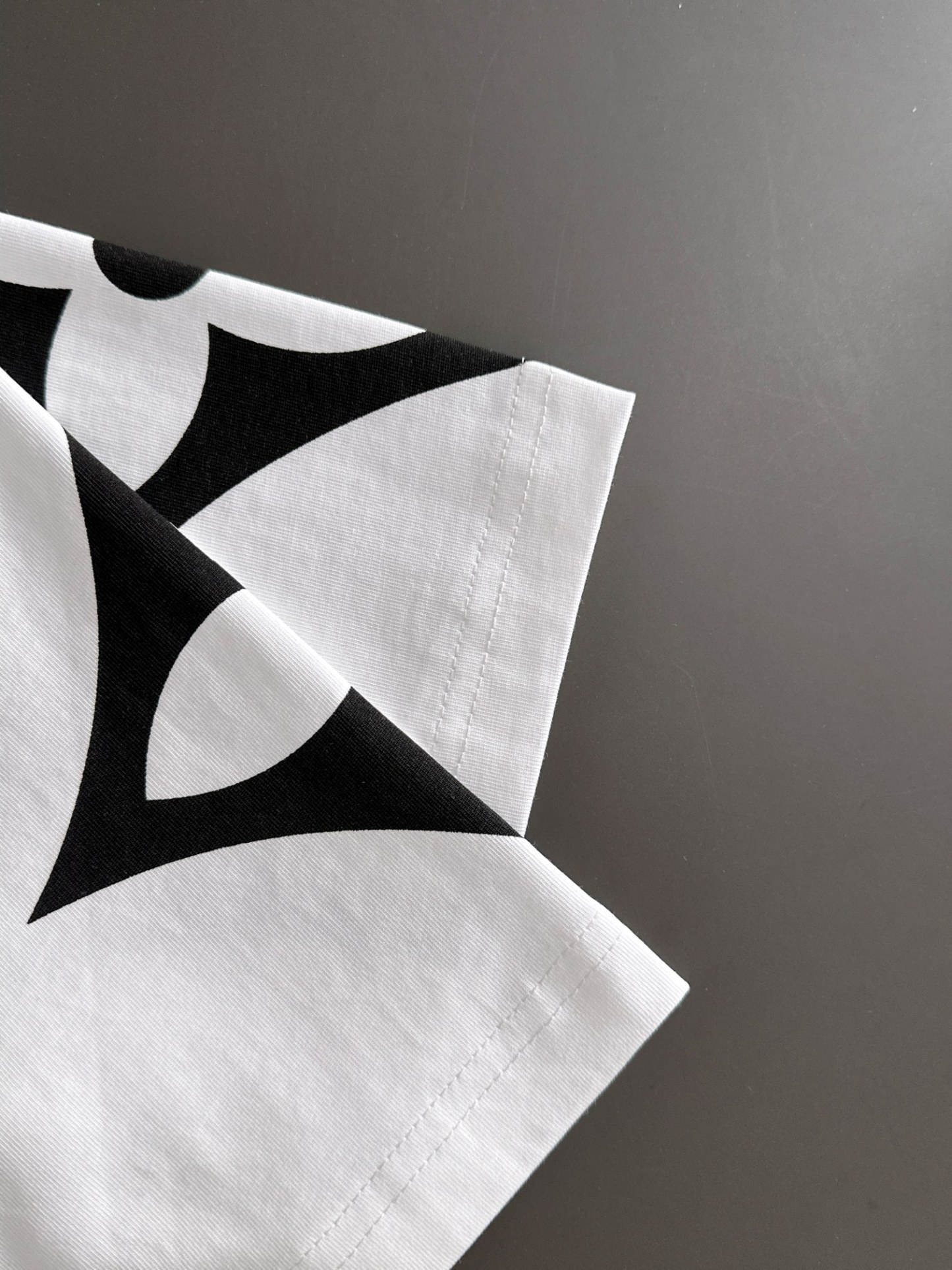 ルイ・ヴィトン「Louis Vuitton」ハイネックプレミアムコットン半袖Tシャツ