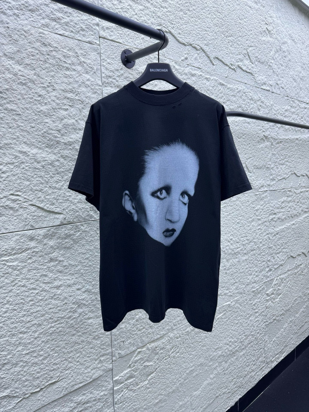 バレンシアガ「Balenciaga」Mina リミテッド ポートレート プリントTシャツ