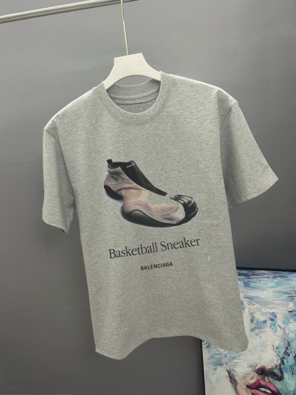 バレンシアガ「Balenciaga」クラシック プリント クルーネックTシャツ