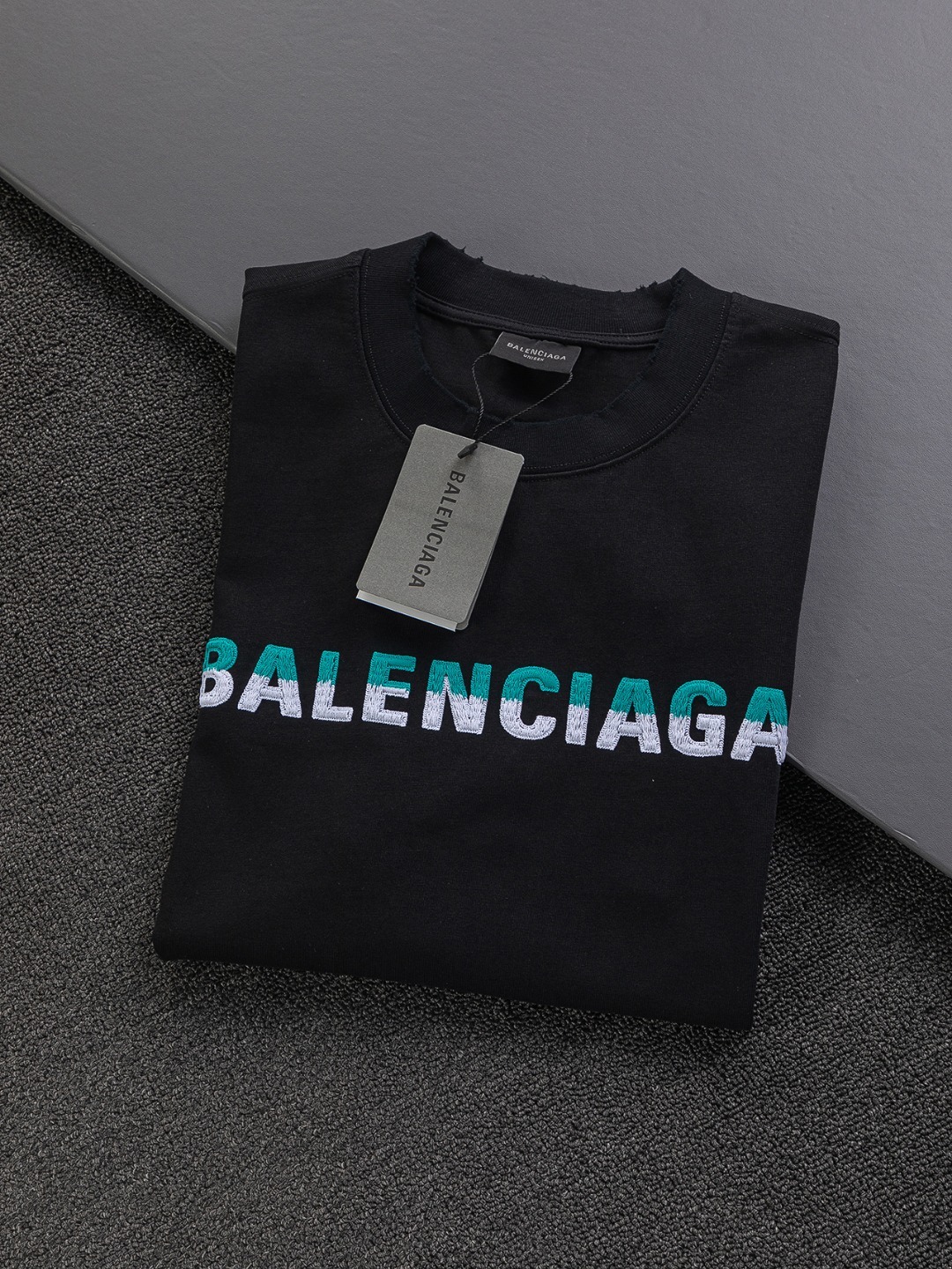 バレンシアガ「Balenciaga」ツートンカラー レター エンブロイダリー Tシャツ