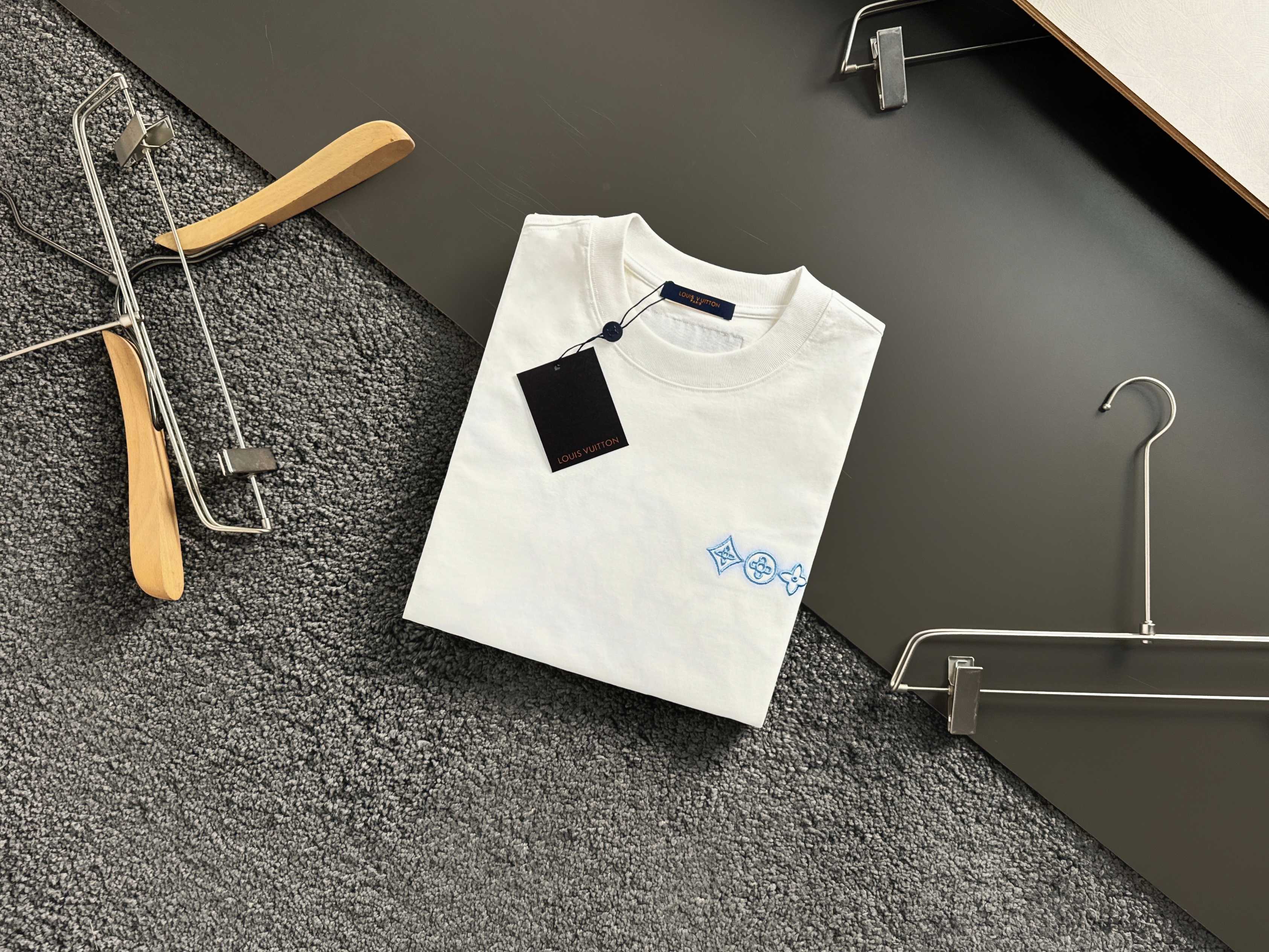 ルイ・ヴィトン「Louis Vuitton」クラウド スプレー エンブロイダリー Tシャツ