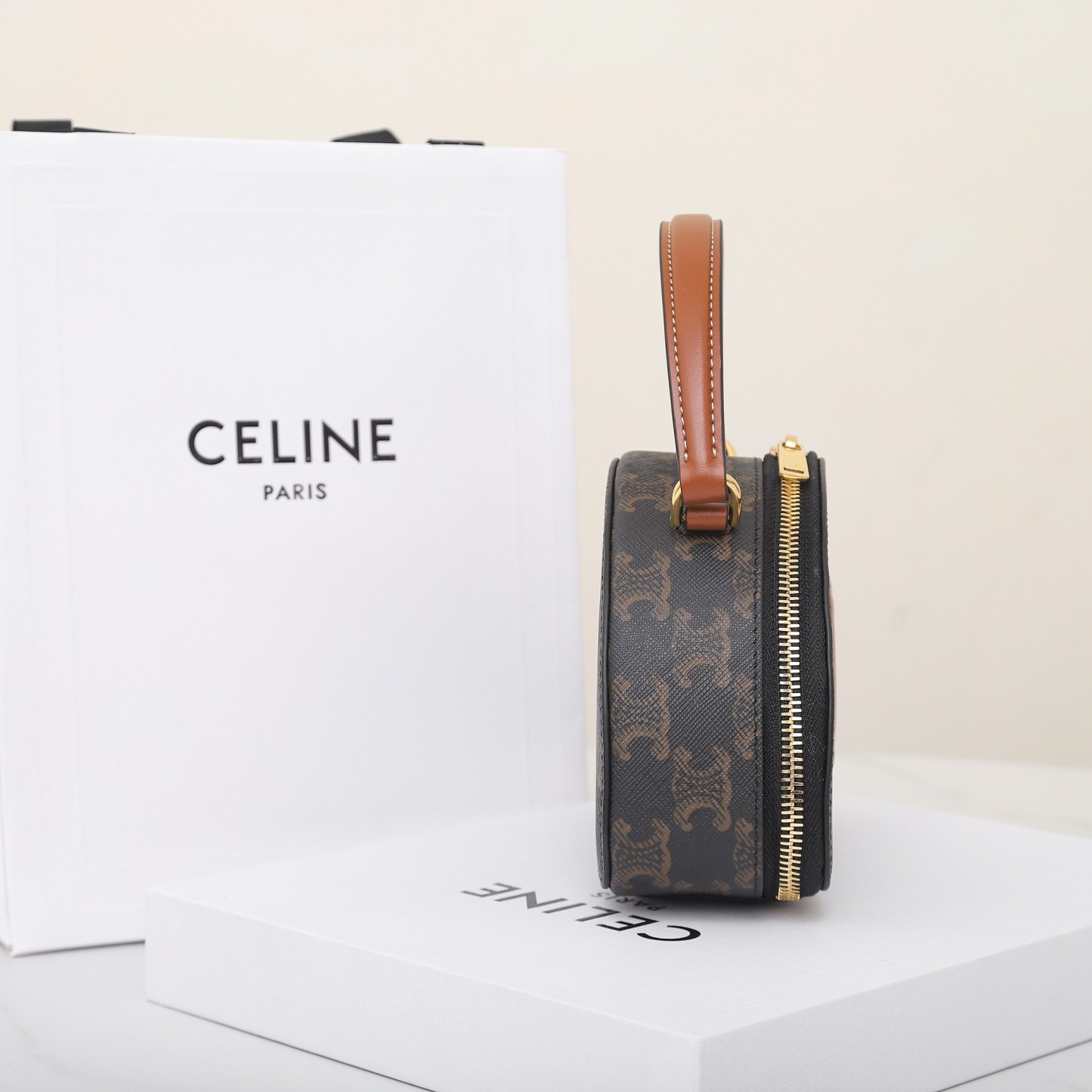 セリーヌ「Celine」Triomphe Canvas ハーフムーンボックスバッグ