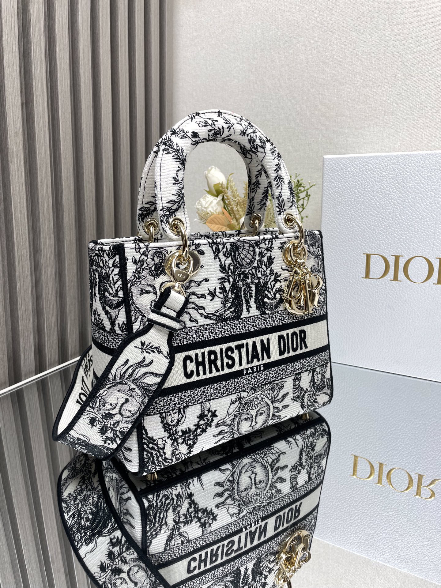 ディオール「Dior」Lady D-Lite ショルダーバッグ