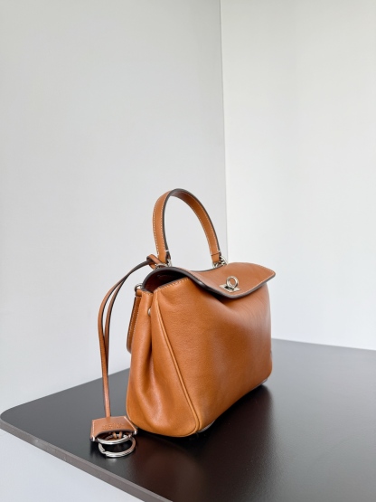 バレンシアガ「Balenciaga」Rodeo Drive スモールショルダーバッグ