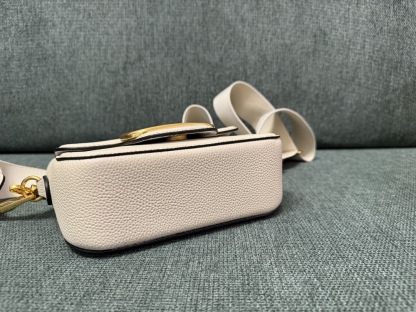 ヴァレンティノ「Valentino」ガラヴァーニ オールタイム レザー ショルダーバッグ