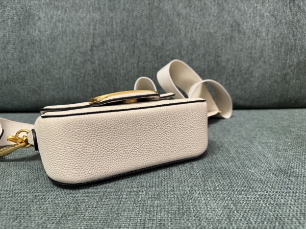 ヴァレンティノ「Valentino」ガラヴァーニ オールタイム レザー ショルダーバッグ