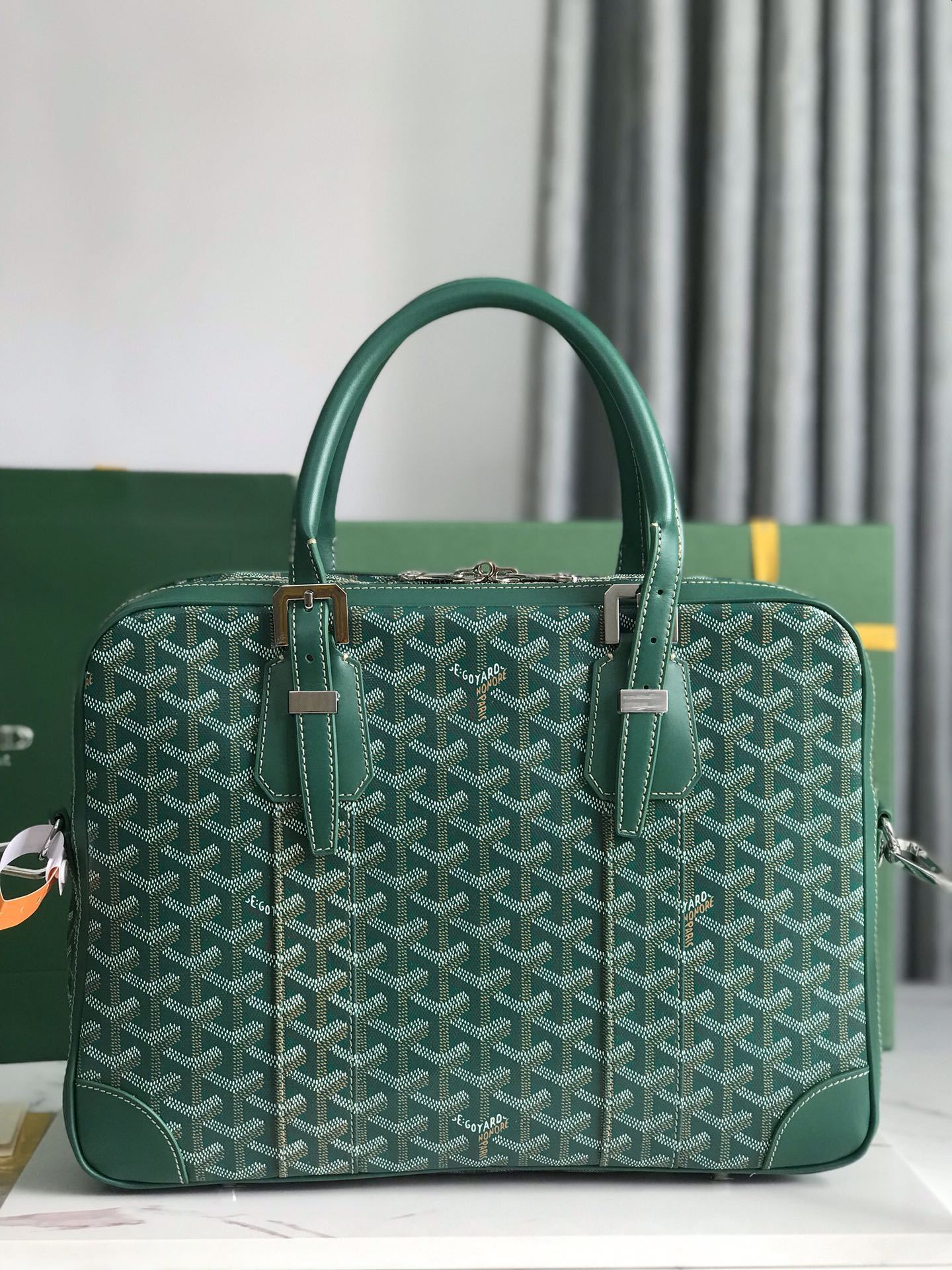 ゴヤール「Goyard」Ambassade トランペットですメッセージバッグ