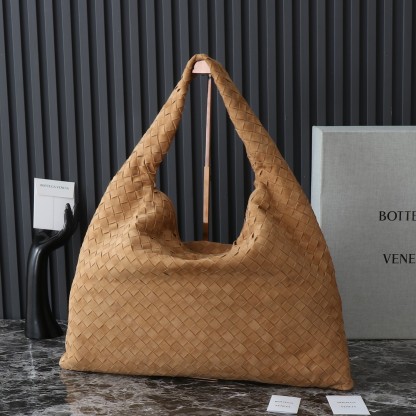 ボッテガ・ヴェネタ「Bottega Veneta」2025年 Hop ラージトートバッグ
