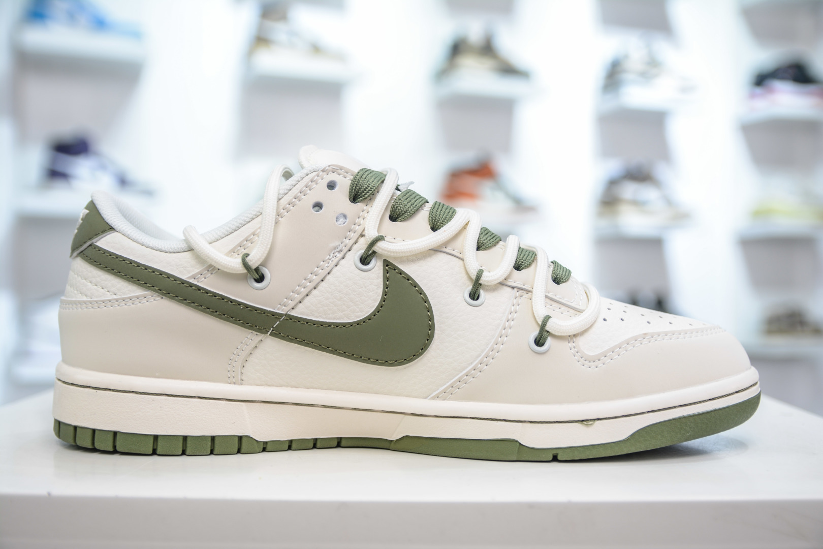 「コラボモデル」Supreme x Nike SB Dunk Low SUP ミッドナイトグリーン スニーカー