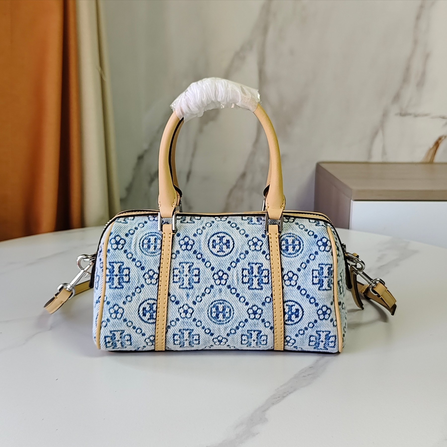 トリー バーチ「Tory Burch」トーリーバーチ T Monogram デニム ピローショルダーバッグ