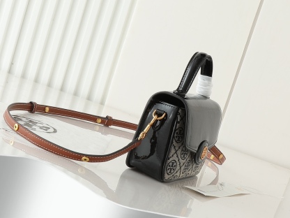 トリー バーチ「Tory Burch」Tofu ショルダーバッグ