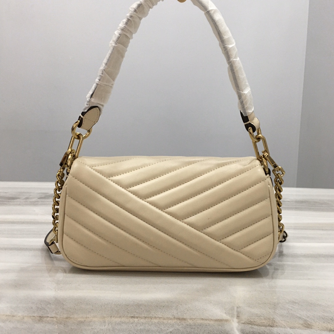 トリー バーチ「Tory Burch」 KIRA 菱目キルティング アンダーアームバッグ