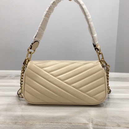 トリー バーチ「Tory Burch」 KIRA 菱目キルティング アンダーアームバッグ