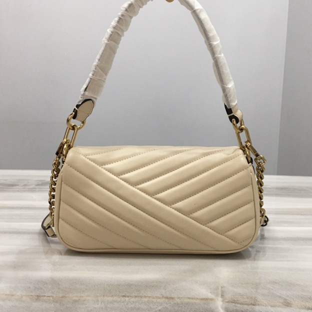 トリー バーチ「Tory Burch」 KIRA 菱目キルティング アンダーアームバッグ