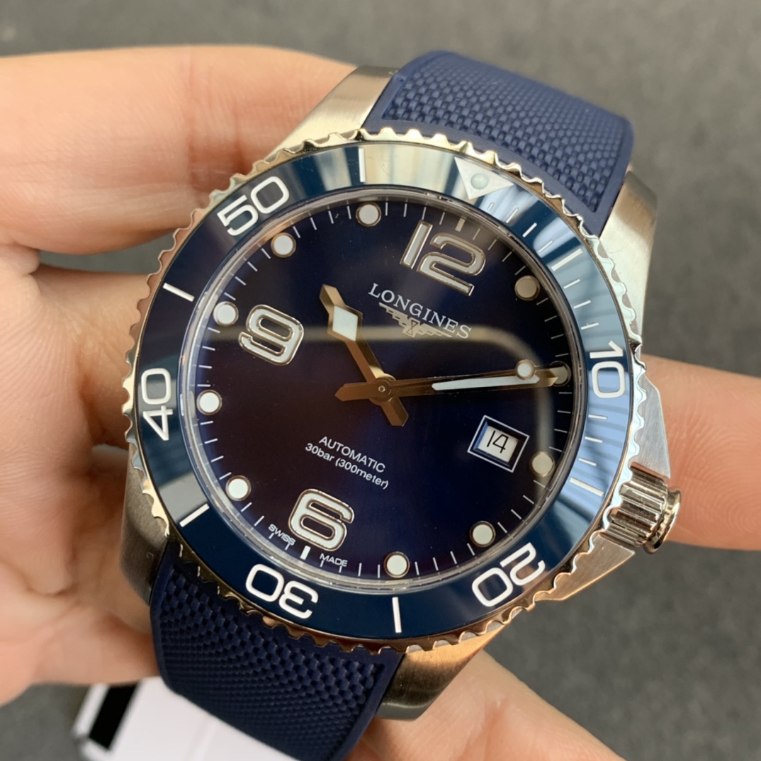 ロンジン「Longines」HydroConquestセラミックベゼル アイスブルー文字盤 メンズウォッチ41MM