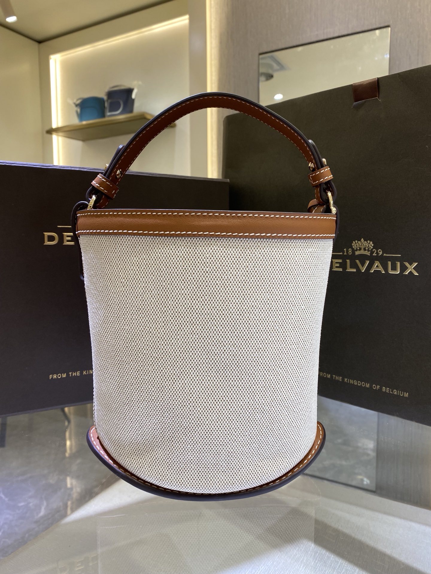 デルヴォー「Delvaux」