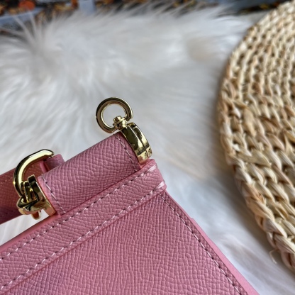 ドルチェ・アンド・ガッバーナ「D&G」レパードプリント プラチナバッグ