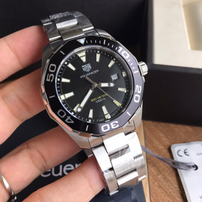 タグ・ホイヤー「TAG Heuer」アクアレーサー クォーツ メンズウォッチ 43mm