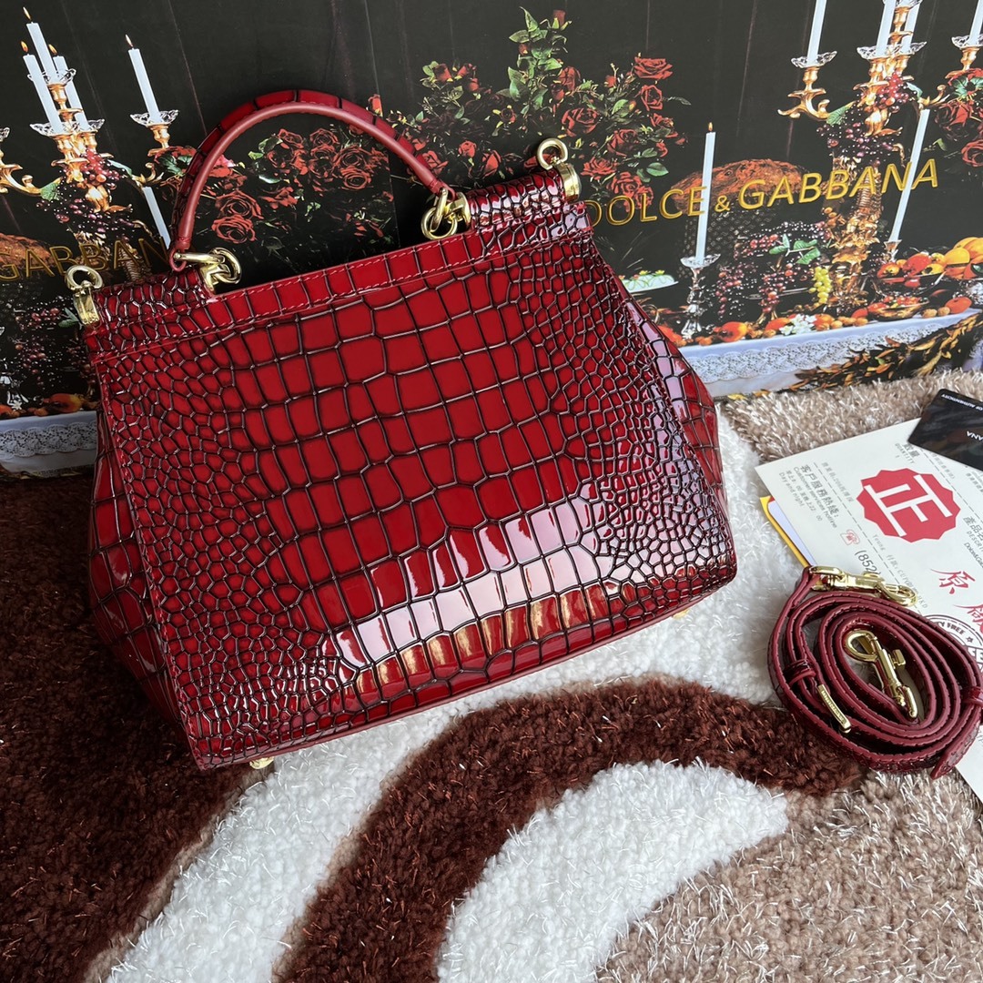 ドルチェ・アンド・ガッバーナ「D&G」エンボスレザー ショルダーバッグ