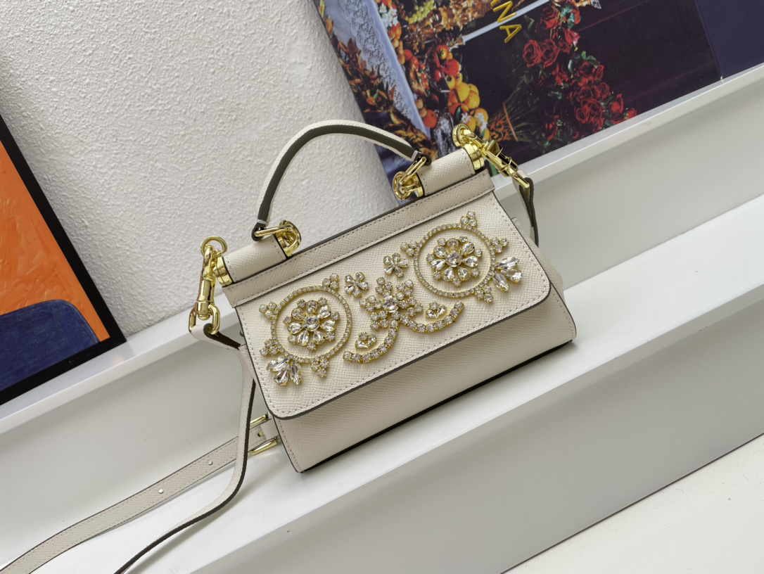 ドルチェ・アンド・ガッバーナ「D&G」クリスタルエンベリッシュド ミニバッグ