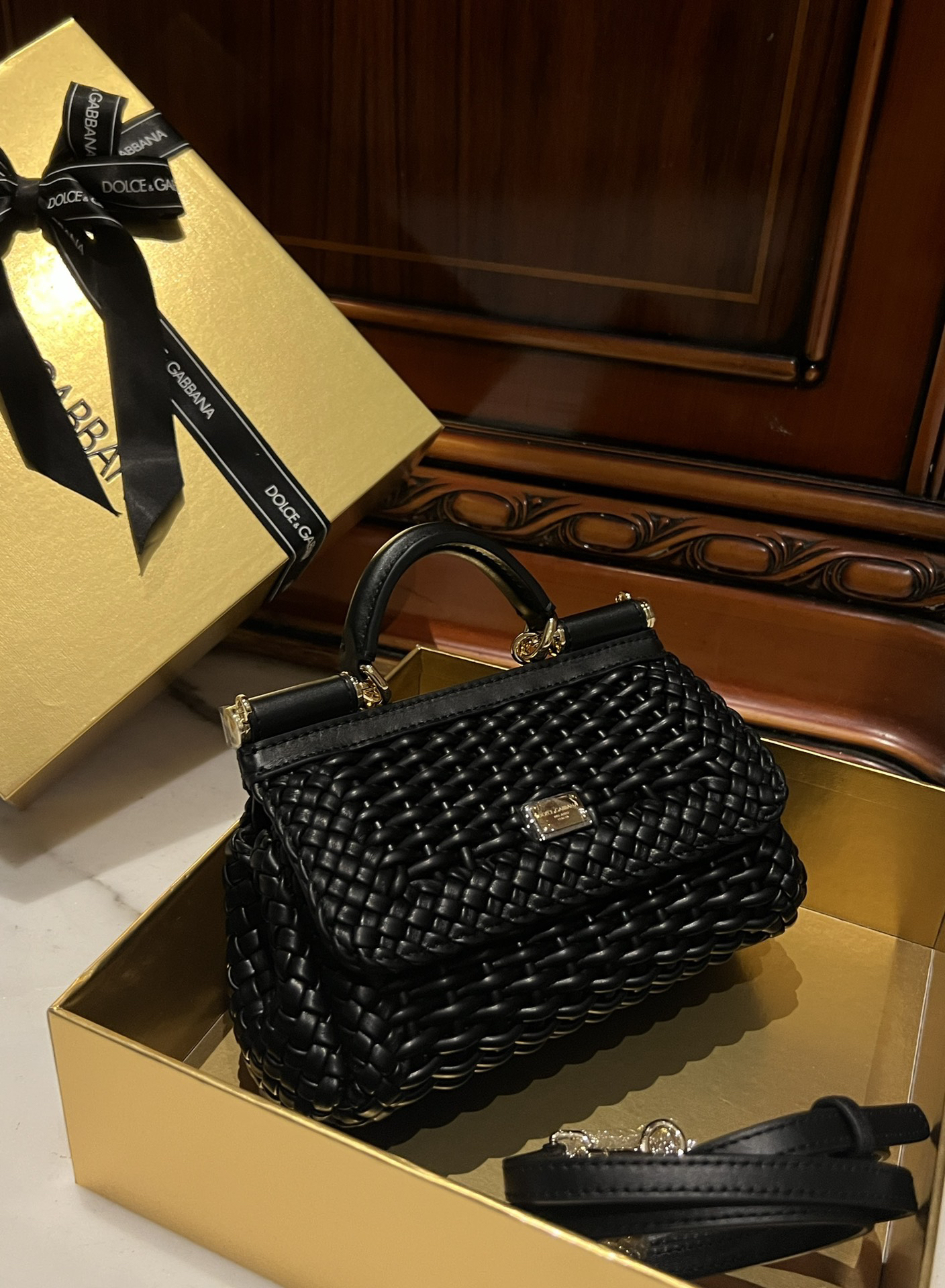 ドルチェ・アンド・ガッバーナ「D&G」コンパクト ロゴ ショルダーバッグ