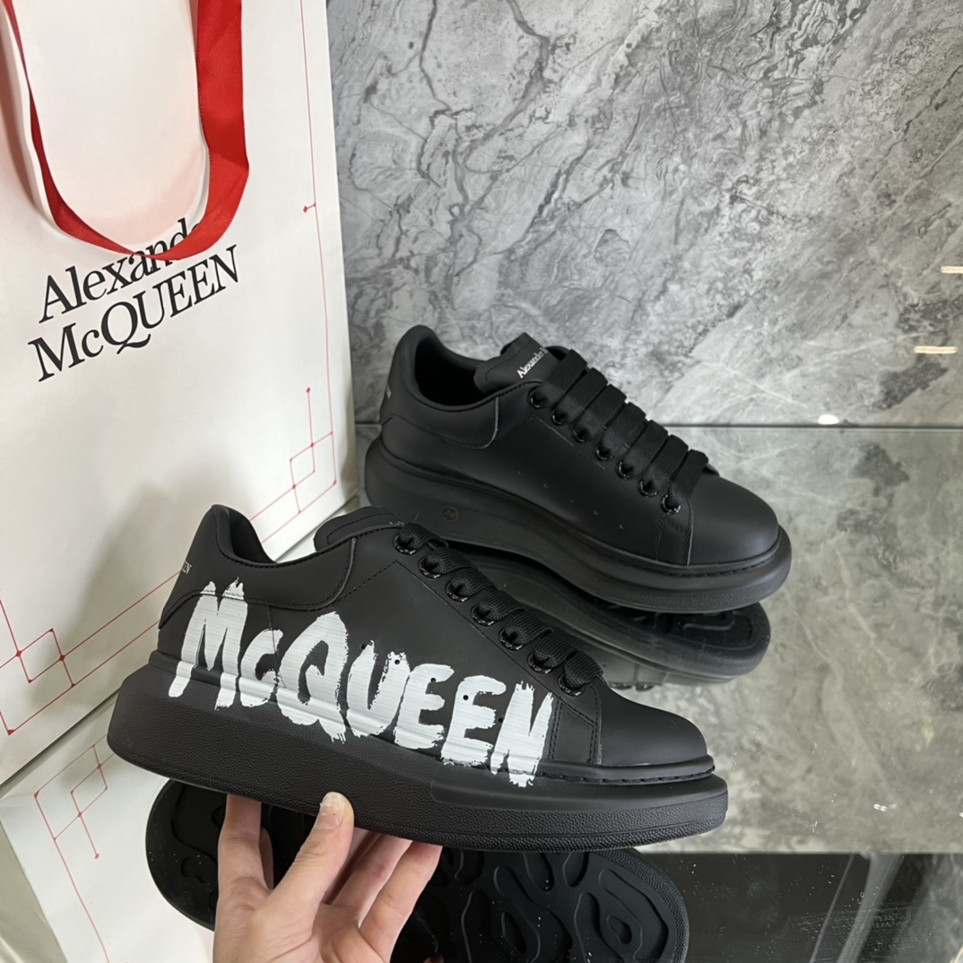 アレキサンダー・マックイーン［Alexander McQueen］Oversized Sneaker "Silk-Gloss Leather" スニーカー