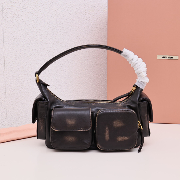 ミュウミュウ「Miu Miu」Matelassé バイカー バッグ