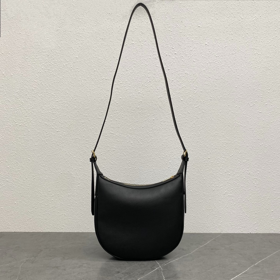 セリーヌ「Celine」新作 小サイズ HELOISE HOBO アンダーアームバッグ
