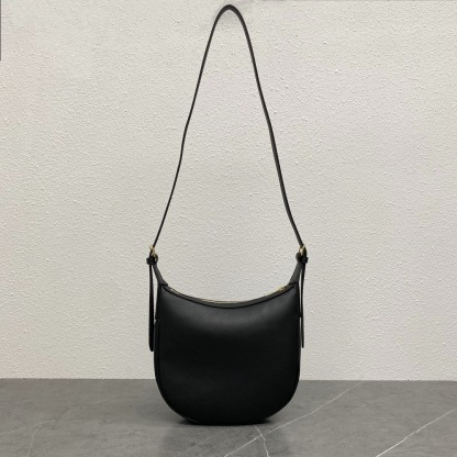 セリーヌ「Celine」新作 小サイズ HELOISE HOBO アンダーアームバッグ