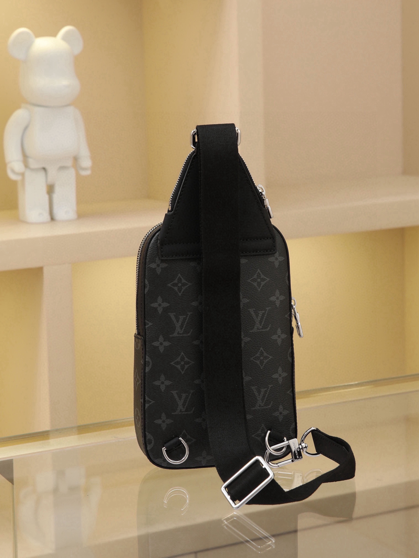 ルイ・ヴィトン「Louis Vuitton」Avenue モノグラム・エクリプス スモール ショルダーバッグ