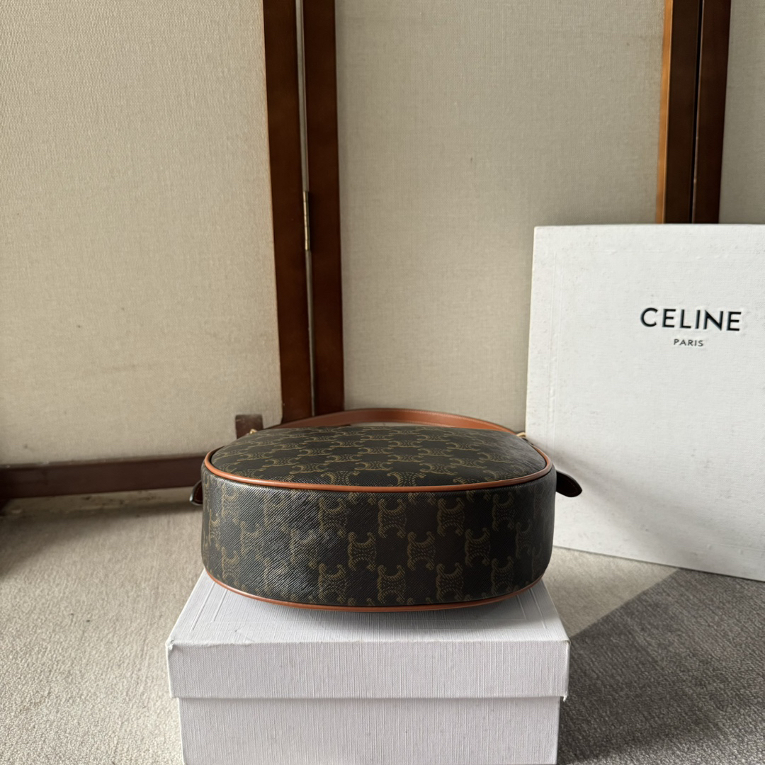 セリーヌ「Celine」エロイーズ・トリアンフ スモールレザーショルダーバッグ