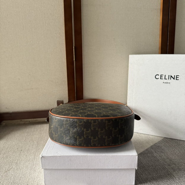 セリーヌ「Celine」エロイーズ・トリアンフ スモールレザーショルダーバッグ