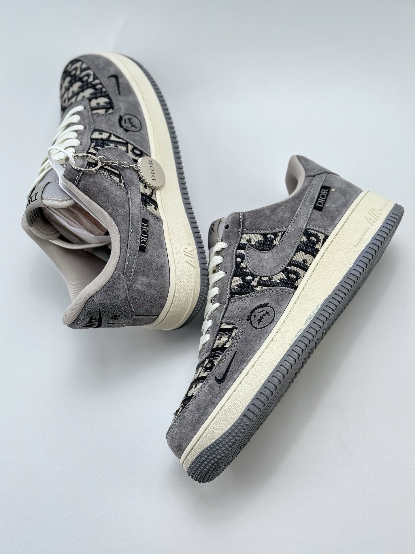 「限定コラボモデル」DIOR x Travis Scott x Nike Air Force 1 Low 07 スニーカー-ISETAN PRESTIGE CURATED