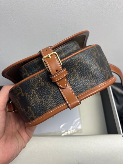 セリーヌ「Celine」トリアンフ モノグラム サドルバッグ
