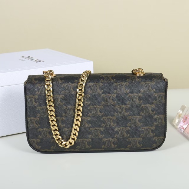 セリーヌ「Celine」 トリアンフ チェーンショルダーバッグ