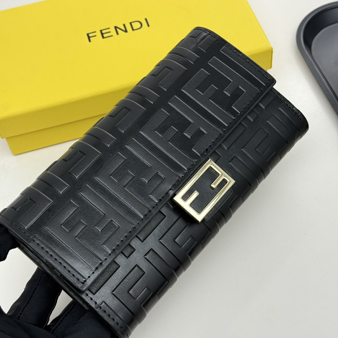 フェンディ「Fendi」マルチファンクション ロング財布